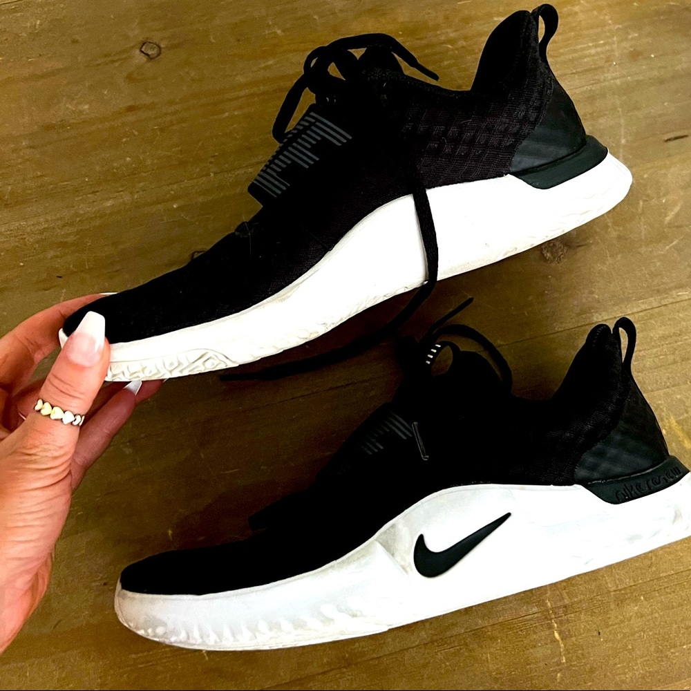 Womens NIKE running shoes 🏃🏼‍♀️ 🔥